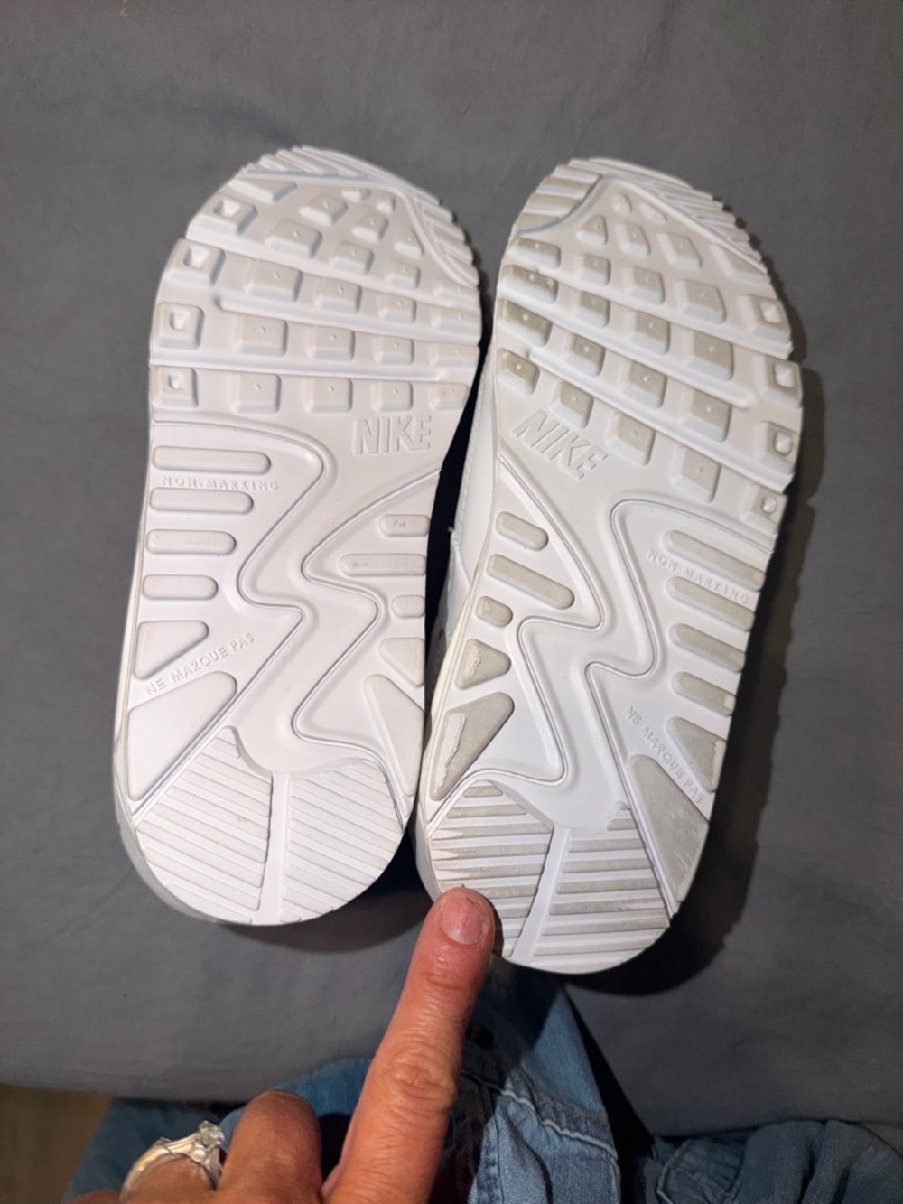 Nike Air Max Big Girls in White - Picture 3 of 6
